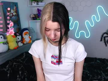 Emmie_Everly April 08, 2026 Chaturbate stream image