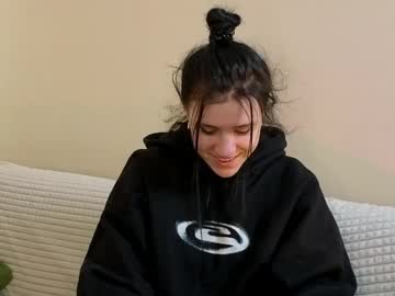 Heikedowtin April 09, 2026 Chaturbate stream image