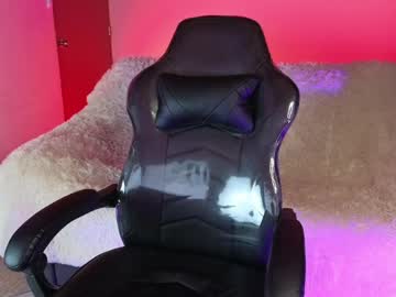 Nikolovely April 14, 2026 Chaturbate stream image