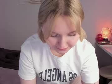 Itsri April 15, 2026 Chaturbate stream image