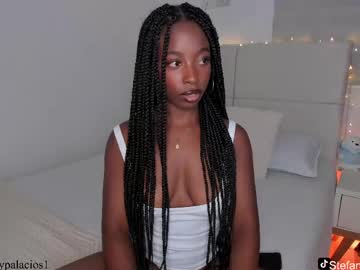 Kimberlylenox stream photo from April 19, 2026