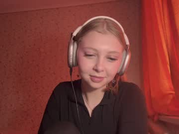 Keeleyperugini April 19, 2026 Chaturbate stream image