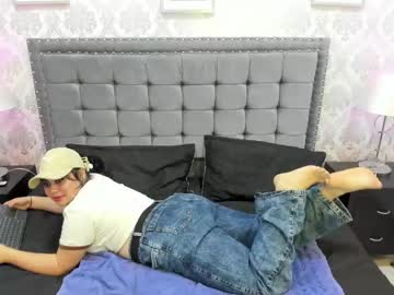 Roxanebrown April 19, 2026 Chaturbate stream image