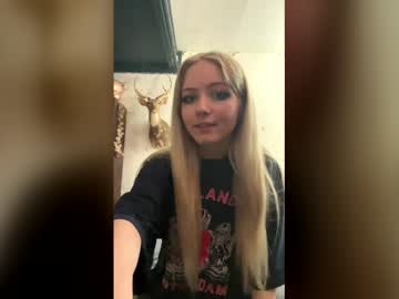 Azaleaava April 19, 2026 Chaturbate stream image