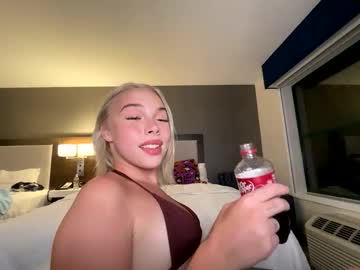 Auroraviixen April 22, 2026 Chaturbate stream image