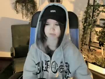 Elainebeness April 29, 2026 Chaturbate stream image