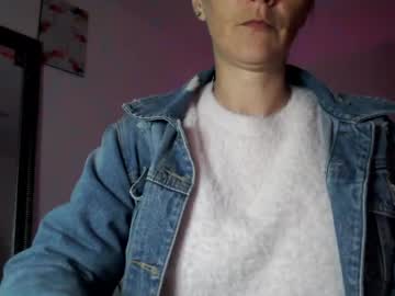 Britneydivine May 03, 2026 Chaturbate stream image