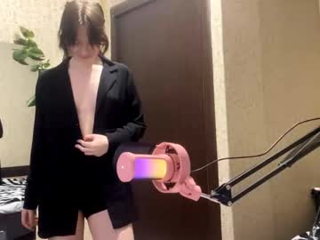 Artiekuszynski May 04, 2026 Chaturbate stream image
