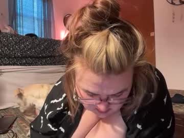 Maroon_Moon May 04, 2026 Chaturbate stream image