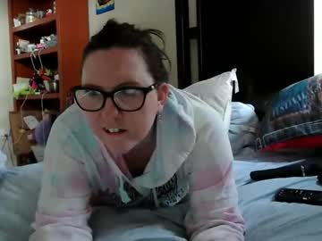 Fuzzypeaches87 May 05, 2026 Chaturbate stream image