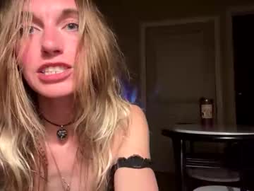 Distortedflower May 18, 2026 Chaturbate stream image