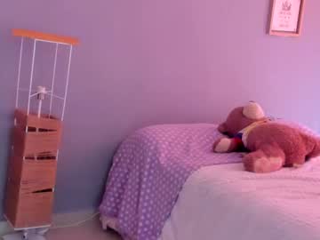 Laracat18 May 19, 2026 Chaturbate stream image