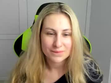 Julia_Sunshinee July 03, 2026 Chaturbate stream image