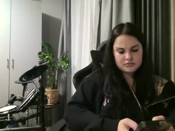 Emeldapieroni July 07, 2026 Chaturbate stream image